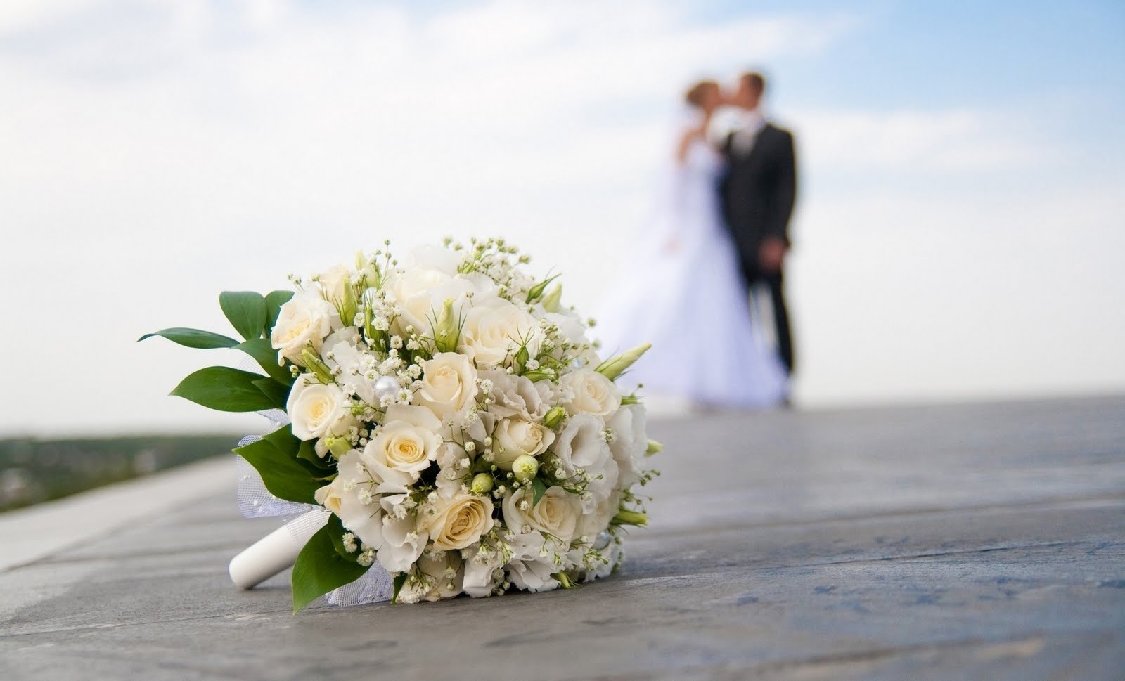 Pentru preturile ieftine si pentru economisirea timpului, viitorii miri isi aleg invitatiile de nunta online