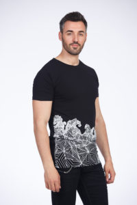 tricou de barbati negru cu desen