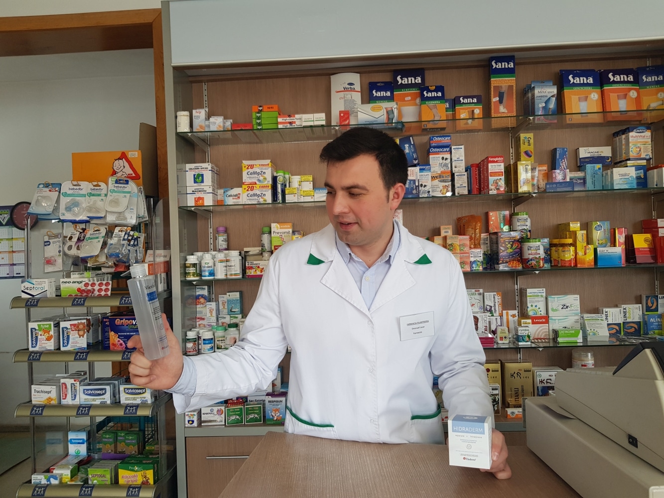 Povestea de succes  a unui tânăr farmacist român.  La 28 de ani, are propria linie de produse dermato-cosmetice şi concurează cu brandurile consacrate