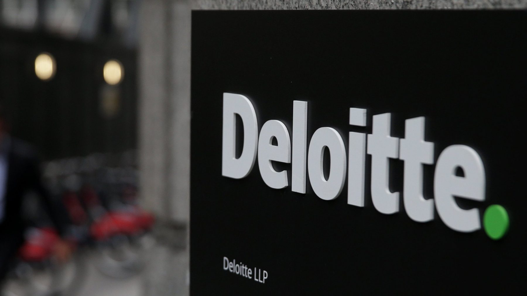 Deloitte lanseaza un nou standard de certificare a calitatii in domeniul Inteligentei Artificiale si al Roboticii