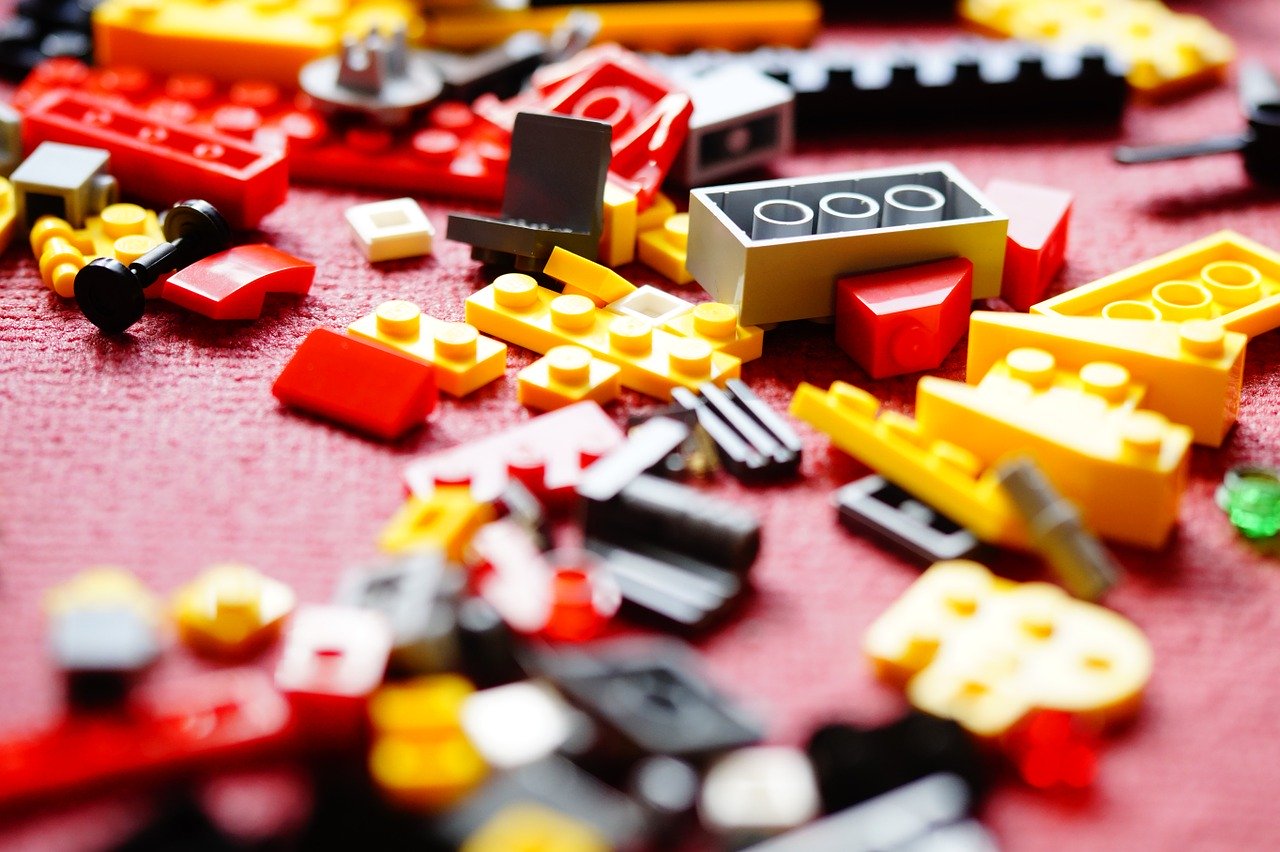 Casa construita din 2 milioane de cuburi Lego