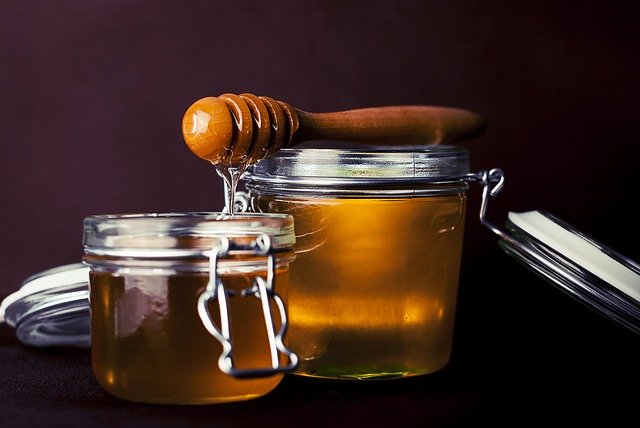 Patru moduri de a folosi mierea de Manuka si beneficiile pe care le puteti avea