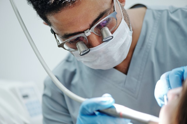 Cum să alegi medicul dentist potrivit și în funcție de ce criterii?